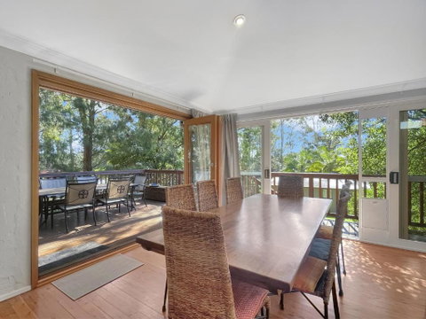 Riverside 3-Bed Townhouse With Spacious Deck & BBQ - Tourism Canberra 0
