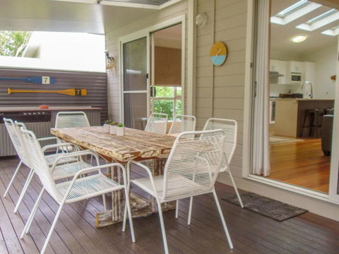 Riverside Retreat - Tourism Canberra 1