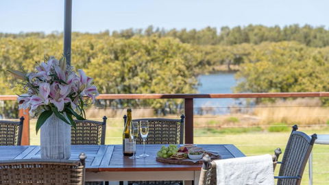 Riverside Retreat, Coolangatta, Near Seven Mile Beach - Tourism Canberra 2