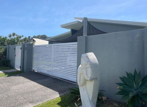 Relax At Trinity Beach Getaway, Blue Lagoon, Trinity Beach - Tourism Canberra 1