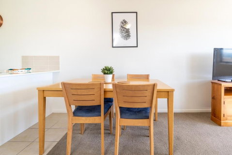 Relaxing 2BR Apt In North Point Complex - Tourism Canberra 1