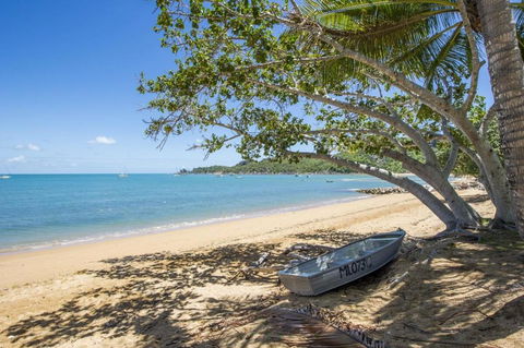 SAILS 9 Beachfront Getaway Horseshoe Bay - Tourism Canberra 1