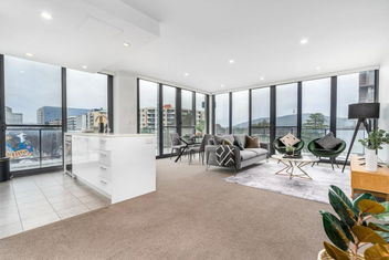 Roomy 2BR 2BA City-Centre Apt with Tourism Canberra