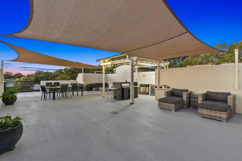 Rooftop Island Sunsets - Tourism Canberra 0