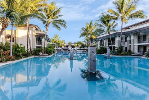 Rooftop Tranquility At Stunning Temple Resort - Tourism Canberra 3