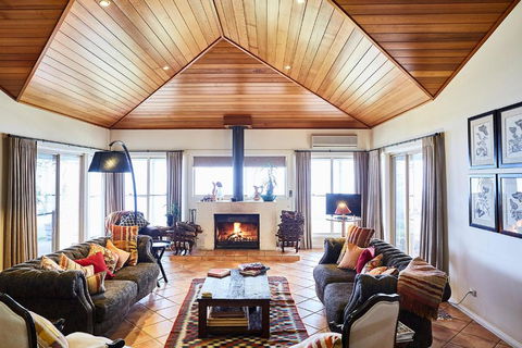 Rosby Guesthouse And Studio - Tourism Canberra 1