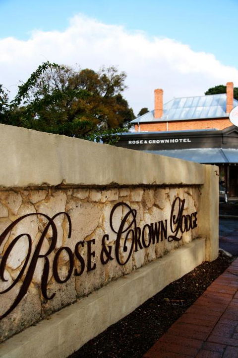 Rose & Crown Hotel - Tourism Canberra 3
