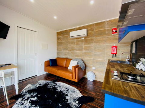 Rose Quartz - 1 Bed With Mountain Views - Kundalini Lodge - Tourism Canberra 3