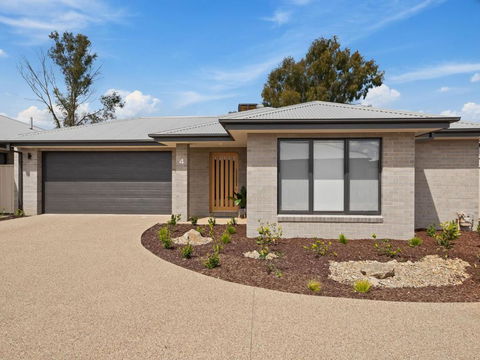 Rosella Retreat - Tourism Canberra 0