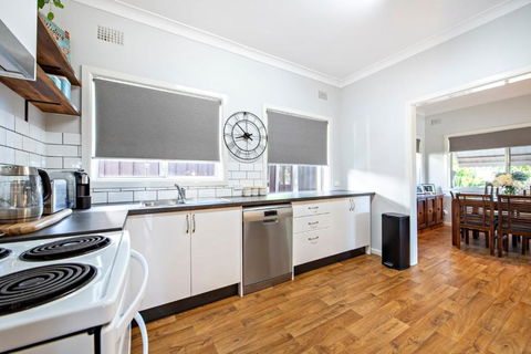 Rosewood Cottage - Stroll To Central, Cosy Escape - Tourism Canberra 1