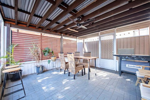 Rosewood Cottage - Stroll To Central, Cosy Escape - Tourism Canberra 3
