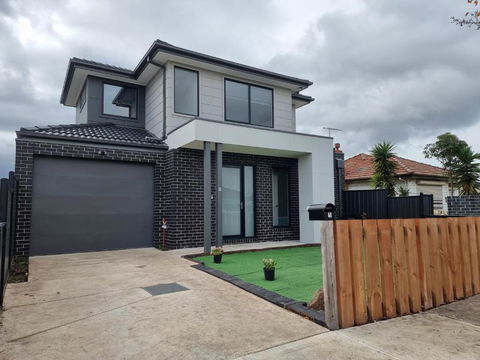 Rosie Townhouse - Modern Home In Sunshine - Tourism Canberra 0