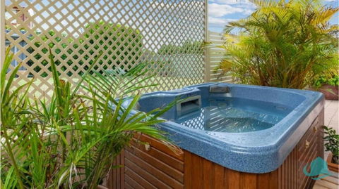 Rosies Retreat - 300m To The Sandy Shores Of Caves Beach - Tourism Canberra 0