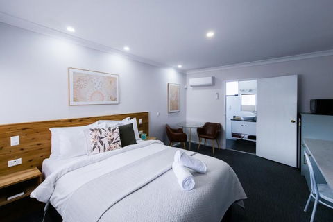 Roydons Motor Inn - Tourism Canberra 2