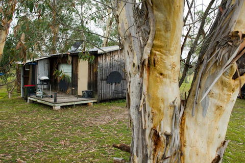 Rustic Cabin With Moon Bathing For A City Escape - Tourism Canberra 0