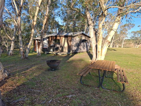 Rustic Cabin With Moon Bathing For A City Escape - Tourism Canberra 1