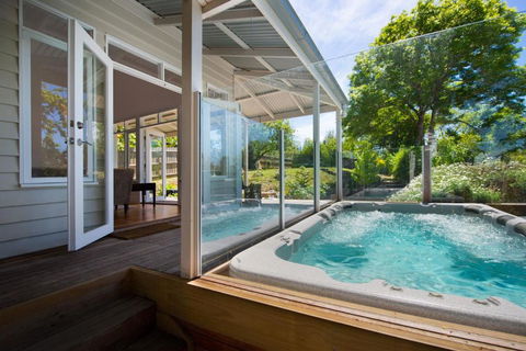 Sades - Tourism Canberra 1