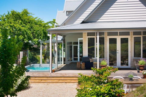 Sades - Tourism Canberra 0