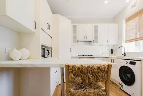 Salmon Calm - Trendy Velvet Allure By Albert Park - Tourism Canberra 1