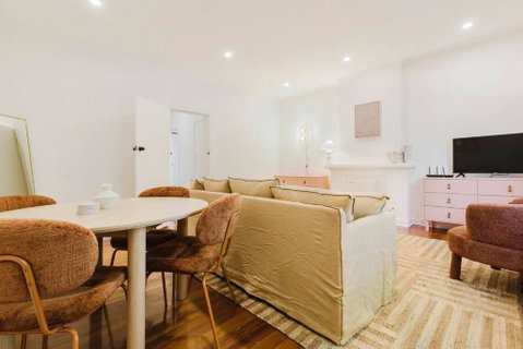 Salmon Calm - Trendy Velvet Allure By Albert Park - Tourism Canberra 3
