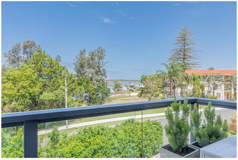 Salt & Sand Getaway - Tourism Canberra 0