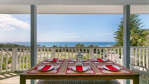 Salty Air Beachside Cottage At Killcare - Tourism Canberra 1