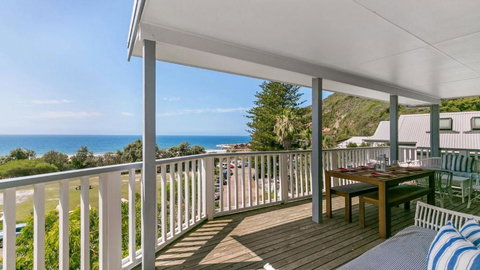 Salty Air Beachside Cottage At Killcare - Tourism Canberra 2