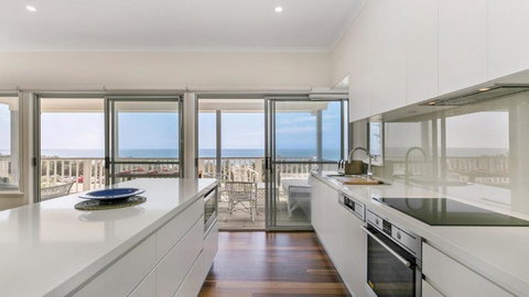 Salty Air Beachside Cottage At Killcare - Tourism Canberra 3