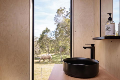 Sam The Tiny Cabin In Serpentine - Tourism Canberra 3