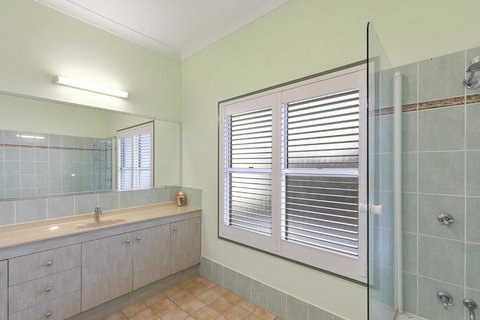 Samarinda Green - Tourism Canberra 1