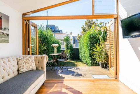 Sanctuary At The Rocks - Tourism Canberra 0