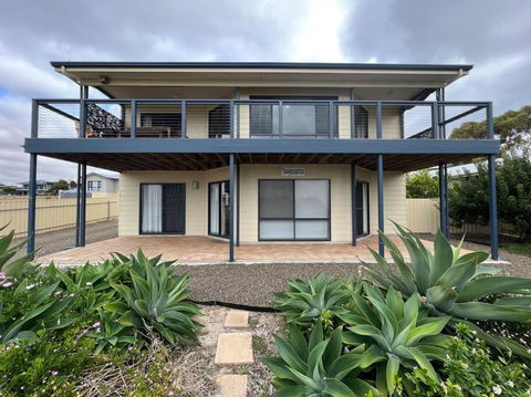 Sandcastle - A Esplanade Place, Stunning Views - Tourism Canberra 3