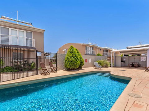 Sandcastles 7 8 Ala Moana Way - Tourism Canberra 0