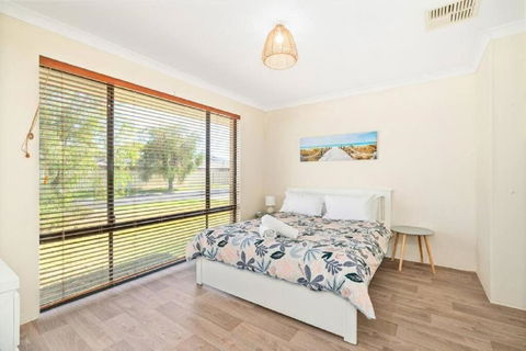 Sandpiper House - Family & Pet Friendly - Tourism Canberra 3