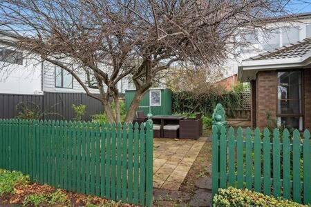 Sandy Bay Cozy Cottage Close To CBD - Tourism Canberra 3