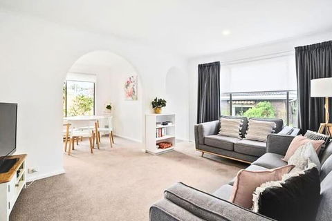 Sandy Bay Cozy Cottage Close To CBD - Tourism Canberra 0