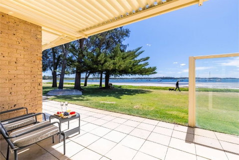 Sandy Beach House Corlette Unit 1 Waterfront WI-FI Aircon - Tourism Canberra 2