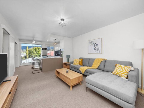 Sandy Bay Apartment With Hobart River View, Near UTAS - Stroll To Cafes And Shops - Tourism Canberra 0