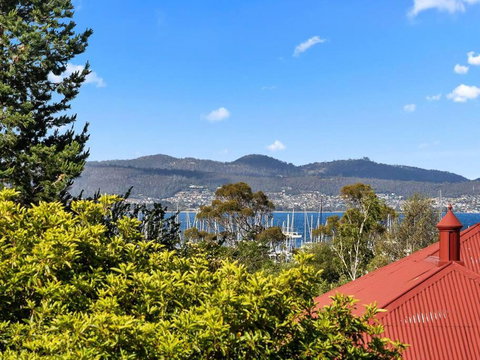Sandy Bay Apartment With Hobart River View, Near UTAS - Stroll To Cafes And Shops - Tourism Canberra 1