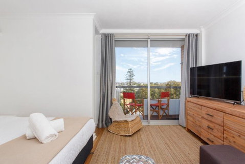 Seaside Studio Apartment - North Fremantle - Tourism Canberra 0