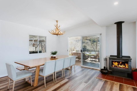 Seven Tree Hill - An Enchanting Family Homestead - Tourism Canberra 1