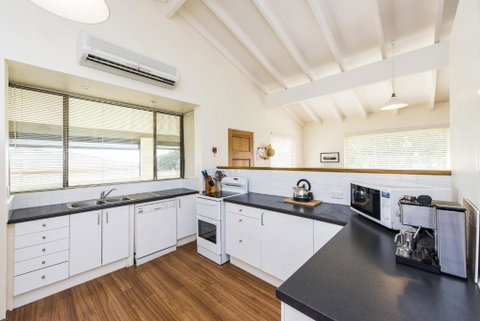 Sheoak On Wedge - Well Appointed Property Close To Beach - Tourism Canberra 1