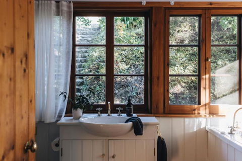 Secluded Stone Cottage Perfect For Couples Escape - Waterfalls - Tourism Canberra 3