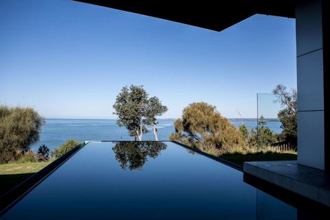 Somers Sanctuary - Luxury Interiors, Pool, Sauna, Water Views, Theatre Room - Tourism Canberra 2