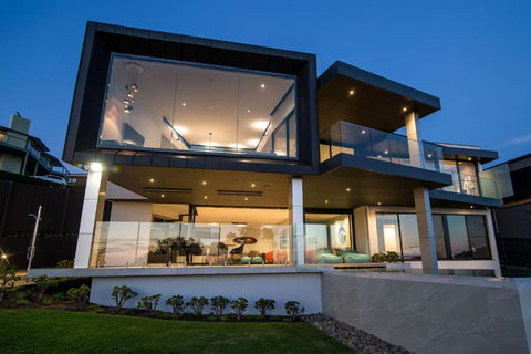 Somers Sanctuary - Luxury Interiors, Pool, Sauna, Water Views, Theatre Room - Tourism Canberra 3