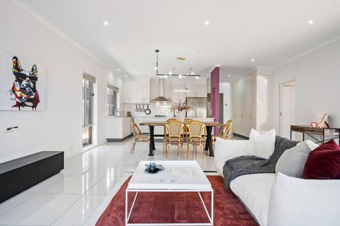 Spacious 5 Bedroom Family Retreat In Franklin - Tourism Canberra 0