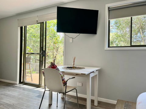 Stylish Guest Suite In Everton Hills - Tourism Canberra 3