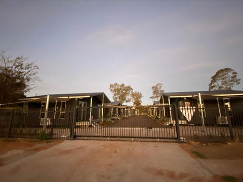 Sunshine Gardens Bourke Resort - Tourism Canberra 0