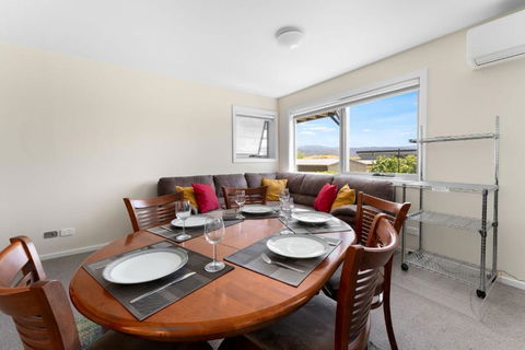 T Bar On Twynam - Modern 2BR Apartment L WiFi L Netflix L BBQ L Smart TV L Air-Con - Tourism Canberra 2
