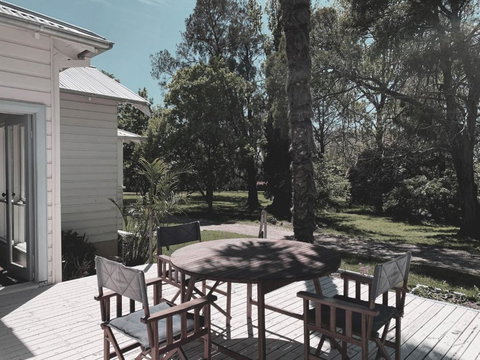 The Avenue Anahdale - Hidden 2.7 Acre Estate In Town - Tourism Canberra 2